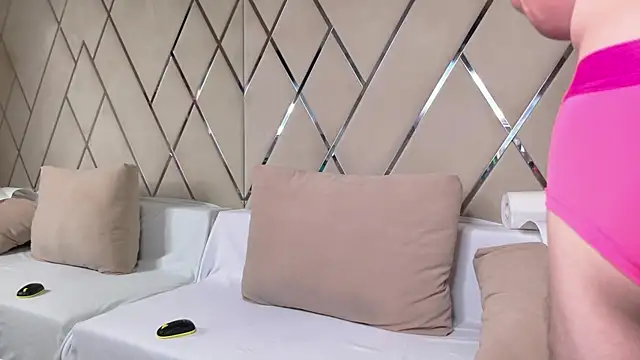 Snapshot of JesseCrosss chatting on October 7, 5:52 am JesseCrosss online show from October 7, 5:52 am