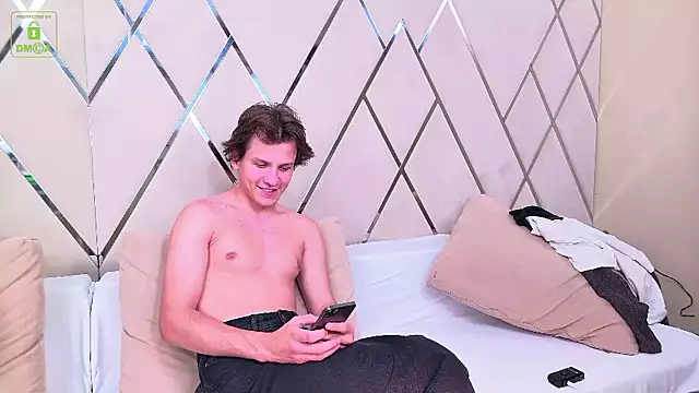 Snapshot of JesseCrosss chatting on September 26, 8:49 pm JesseCrosss online show from September 26, 8:49 pm