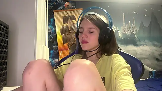 Elira Breeze online show from March 1, 4:40 pm