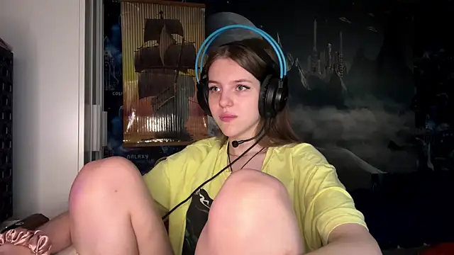 Snapshot of Elira_Breeze chatting on November 10, 1:16 pm Elira Breeze online show from November 10, 1:16 pm