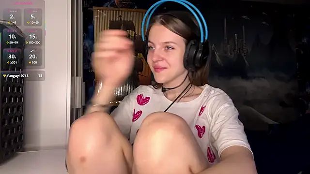 Snapshot of Elira_Breeze chatting on November 30, 12:28 pm Elira Breeze online show from November 30, 12:28 pm