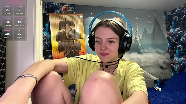 Snapshot of Elira_Breeze chatting on December 15, 3:29 pm Elira Breeze online show from December 15, 3:29 pm