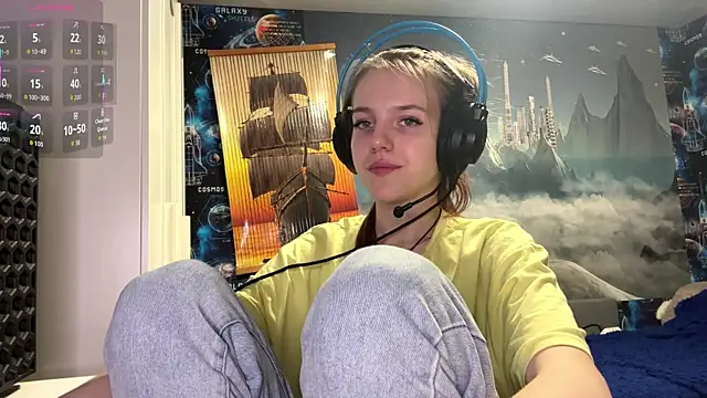 Elira Breeze online show from December 19, 3:25 pm