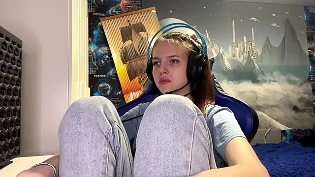 Elira Breeze online show from January 9, 1:40 pm