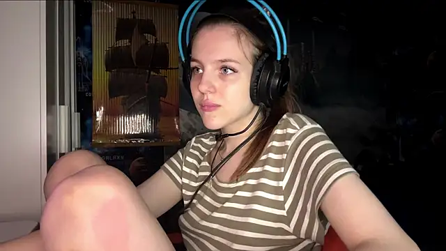 Snapshot of Elira_Breeze chatting on November 6, 1:48 pm Elira Breeze online show from November 6, 1:48 pm