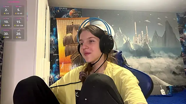 Elira Breeze online show from March 12, 1:15 pm