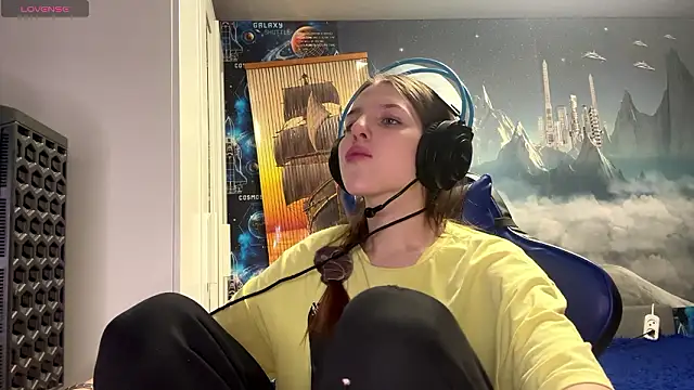 Elira Breeze online show from March 13, 5:07 pm