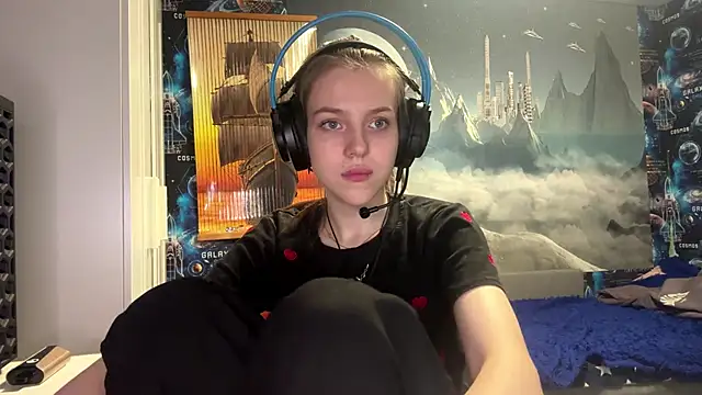 Snapshot of Elira_Breeze chatting on November 3, 5:27 pm Elira Breeze online show from November 3, 5:27 pm