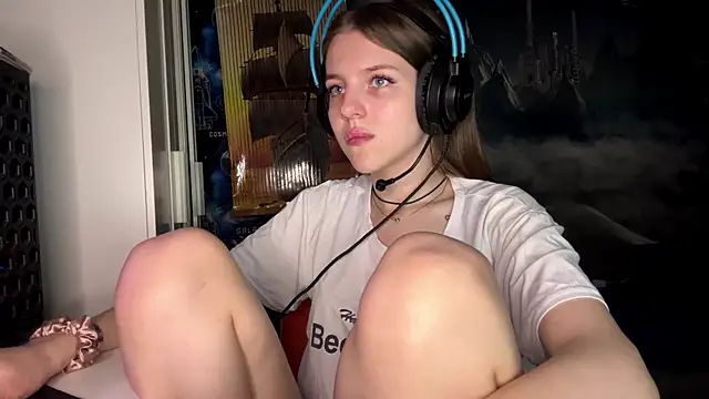 Snapshot of Elira_Breeze chatting on November 14, 12:20 pm Elira Breeze online show from November 14, 12:20 pm