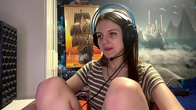 Snapshot of Elira_Breeze chatting on November 7, 1:59 pm Elira Breeze online show from November 7, 1:59 pm