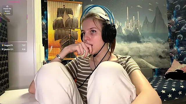 Snapshot of Elira_Breeze chatting on November 27, 1:22 pm Elira Breeze online show from November 27, 1:22 pm