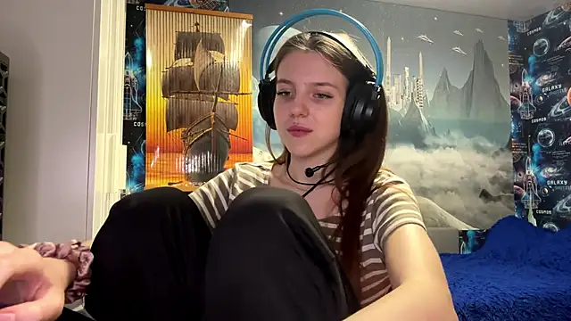 Snapshot of Elira_Breeze chatting on December 5, 2:59 pm Elira Breeze online show from December 5, 2:59 pm