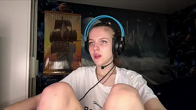 Snapshot of Elira_Breeze chatting on November 12, 12:31 pm Elira Breeze online show from November 12, 12:31 pm