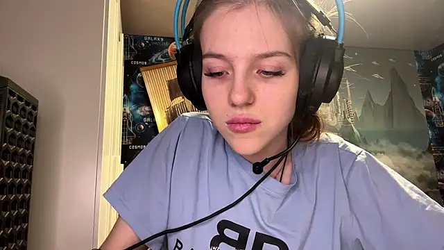 Elira Breeze online show from January 8, 3:29 pm