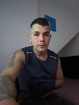 Snapshot of BooyHott_ chatting on December 1, 9:15 pm BooyHott online show from December 1, 9:15 pm