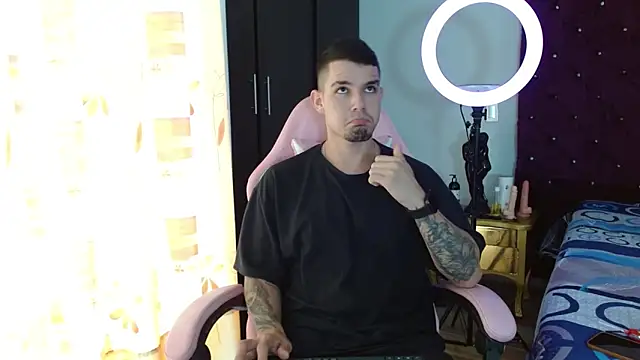 Snapshot of BooyHott_ chatting on November 4, 6:44 pm BooyHott online show from November 4, 6:44 pm