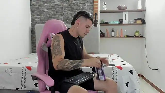 Snapshot of BooyHott_ chatting on January 10, 7:20 pm BooyHott online show from January 10, 7:20 pm