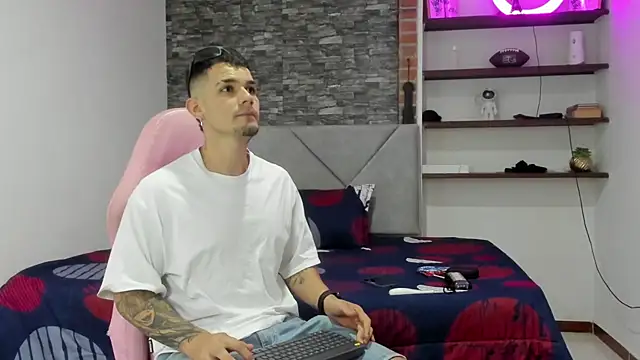 Snapshot of BooyHott_ chatting on February 21, 7:38 pm BooyHott online show from February 21, 7:38 pm