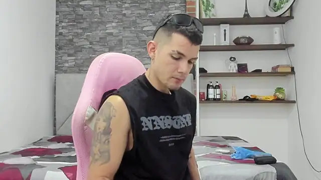 Snapshot of BooyHott_ chatting on February 14, 7:03 pm BooyHott online show from February 14, 7:03 pm