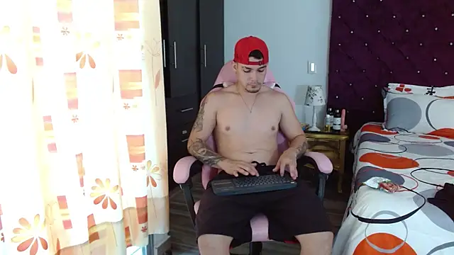 Snapshot of BooyHott_ chatting on October 22, 7:24 pm BooyHott online show from October 22, 7:24 pm