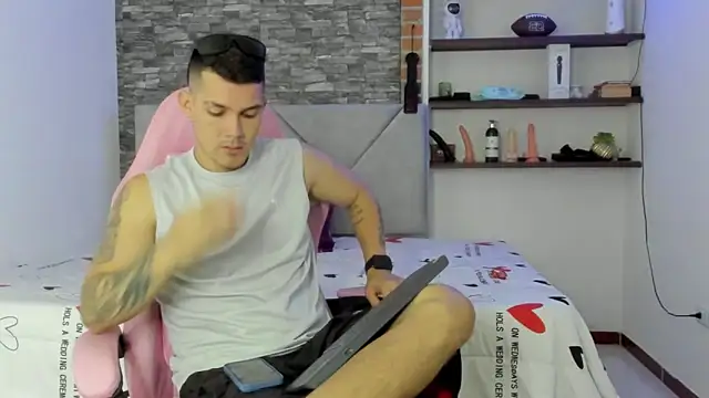 Snapshot of BooyHott_ chatting on January 11, 7:10 pm BooyHott online show from January 11, 7:10 pm