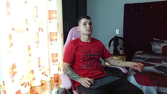 Snapshot of BooyHott_ chatting on November 19, 6:52 pm BooyHott online show from November 19, 6:52 pm