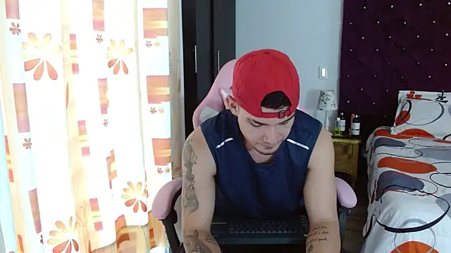 Snapshot of BooyHott_ chatting on October 25, 7:25 pm BooyHott online show from October 25, 7:25 pm