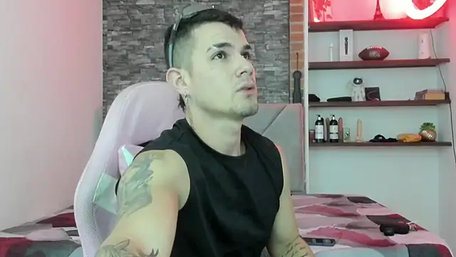 Snapshot of BooyHott_ chatting on February 9, 7:56 pm BooyHott online show from February 9, 7:56 pm