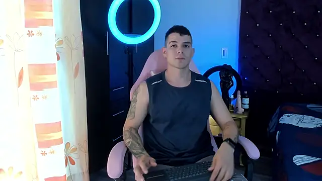 Snapshot of BooyHott_ chatting on November 28, 6:41 pm BooyHott online show from November 28, 6:41 pm