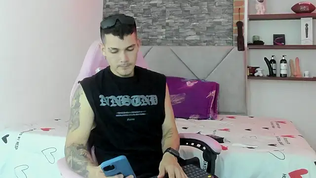 Snapshot of BooyHott_ chatting on January 14, 7:28 pm BooyHott online show from January 14, 7:28 pm