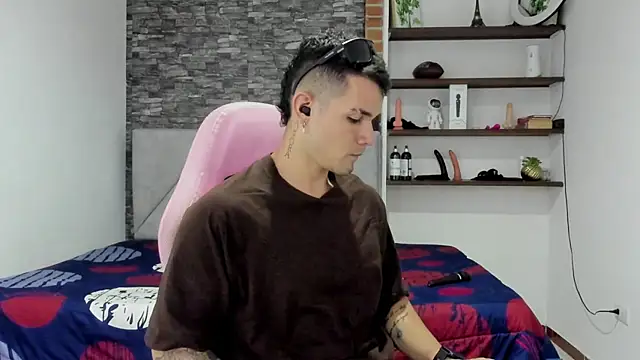 Snapshot of BooyHott_ chatting on February 27, 7:14 pm BooyHott online show from February 27, 7:14 pm