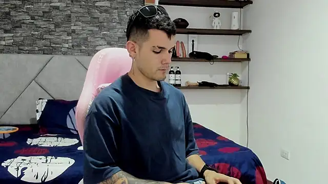 Snapshot of BooyHott_ chatting on March 1, 7:36 pm BooyHott online show from March 1, 7:36 pm