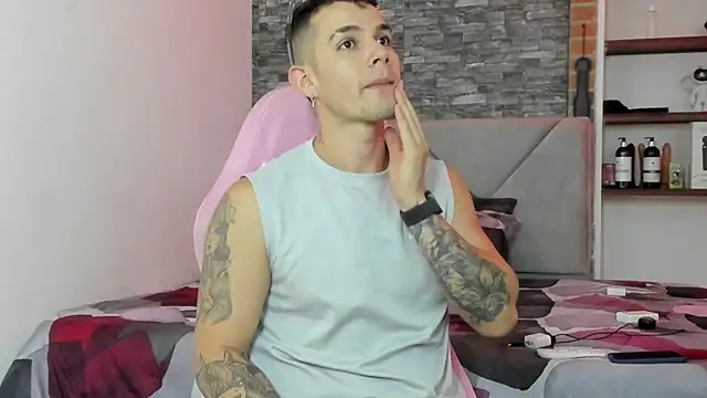 Snapshot of BooyHott_ chatting on February 5, 7:21 pm BooyHott online show from February 5, 7:21 pm