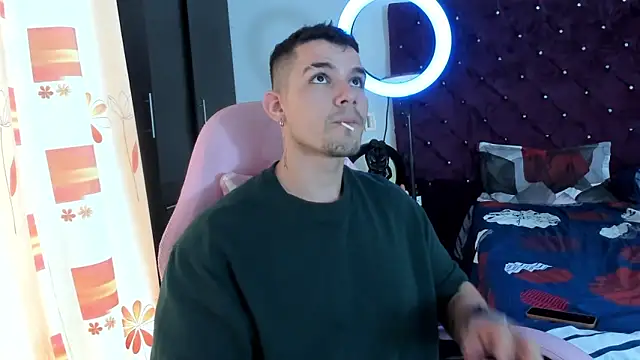 Snapshot of BooyHott_ chatting on November 27, 6:30 pm BooyHott online show from November 27, 6:30 pm