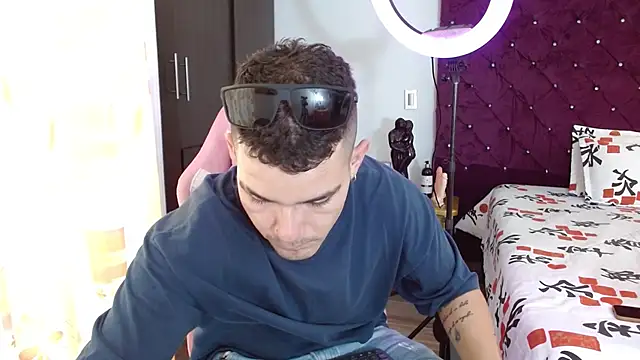 Snapshot of BooyHott_ chatting on November 12, 6:45 pm BooyHott online show from November 12, 6:45 pm