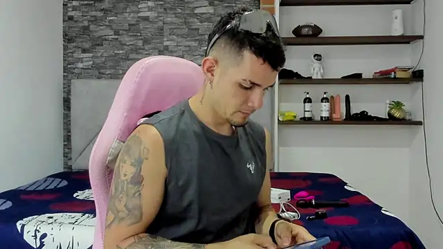 Snapshot of BooyHott_ chatting on February 25, 7:47 pm BooyHott online show from February 25, 7:47 pm