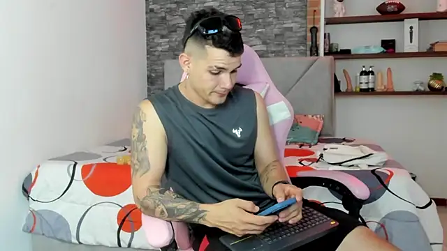 Snapshot of BooyHott_ chatting on January 9, 7:21 pm BooyHott online show from January 9, 7:21 pm