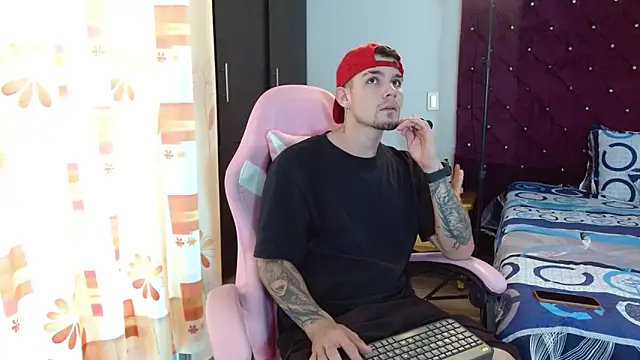 Snapshot of BooyHott_ chatting on November 7, 6:56 pm BooyHott online show from November 7, 6:56 pm