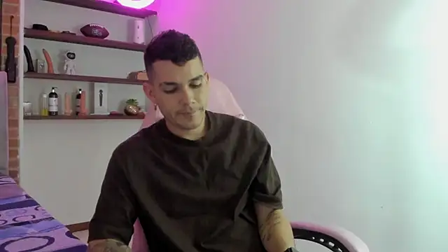 Snapshot of BooyHott_ chatting on December 22, 7:14 pm BooyHott online show from December 22, 7:14 pm