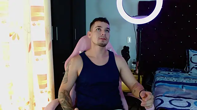 Snapshot of BooyHott_ chatting on November 6, 7:07 pm BooyHott online show from November 6, 7:07 pm