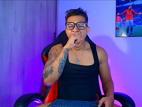 Snapshot of evan_greey chatting on October 9, 3:40 am evan greey online show from October 9, 3:40 am