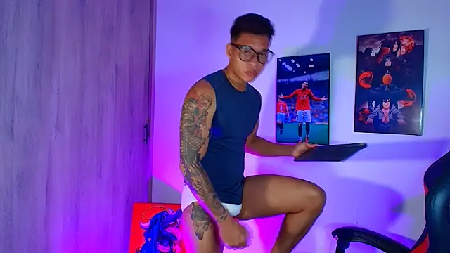 Snapshot of evan_greey chatting on September 22, 6:19 am evan greey online show from September 22, 6:19 am