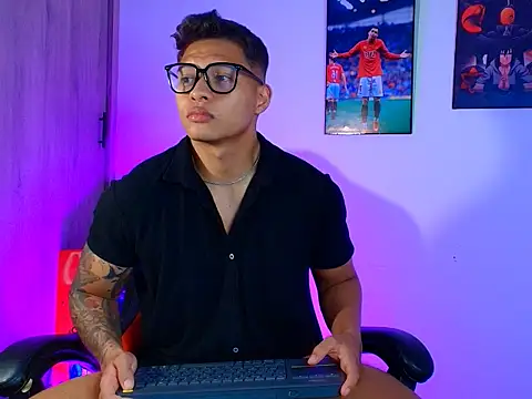 Snapshot of evan_greey chatting on October 3, 1:31 am evan greey online show from October 3, 1:31 am