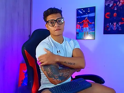 Snapshot of evan_greey chatting on October 15, 5:50 am evan greey online show from October 15, 5:50 am