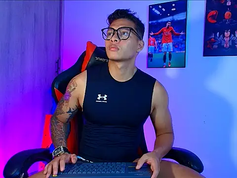 Snapshot of evan_greey chatting on September 18, 3:48 pm evan greey online show from September 18, 3:48 pm