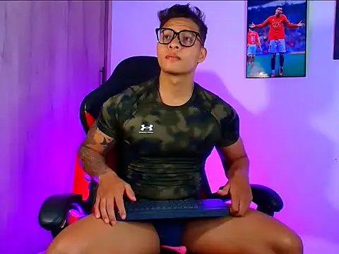 Snapshot of evan_greey chatting on October 8, 3:52 am evan greey online show from October 8, 3:52 am