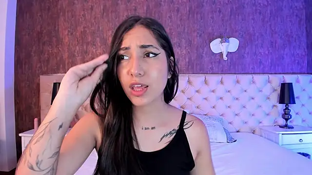 LiaaTurner online show from October 7, 8:32 pm