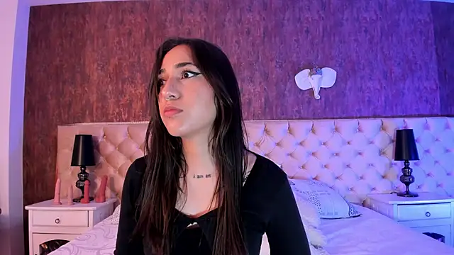 LiaaTurner online show from October 3, 9:16 pm