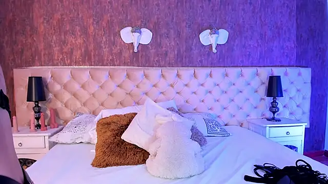 LiaaTurner online show from October 8, 8:42 pm