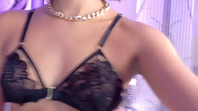 Snapshot of LuisaJonnes_ chatting on October 11, 3:35 pm LuisaJonnes online show from October 11, 3:35 pm